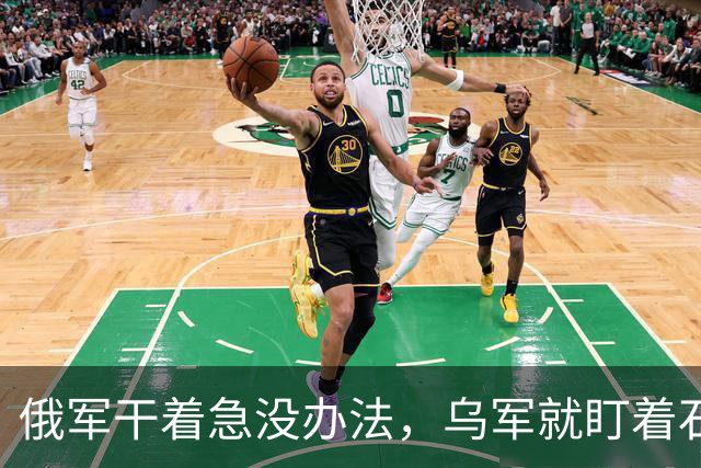 俄军干着急没办法，乌军就盯着石油码头炸，泽连斯基炸了普京老家命脉！